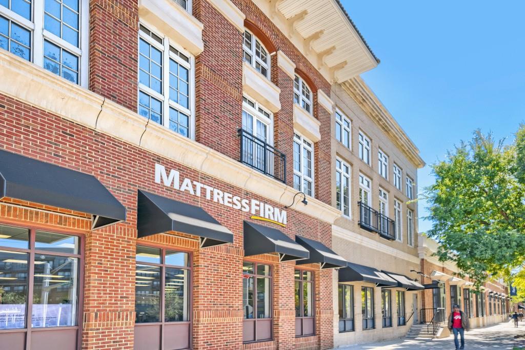 1221 Caroline Street NE 211