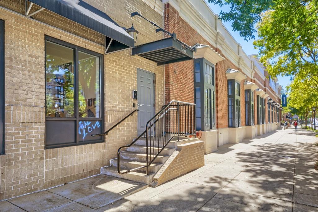 1221 Caroline Street NE 211