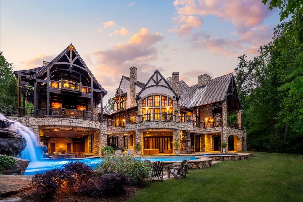 550 Blue Heron Way