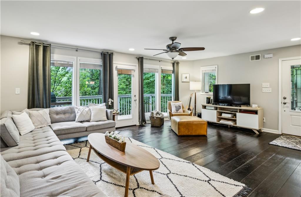443 Lakeshore Drive NE