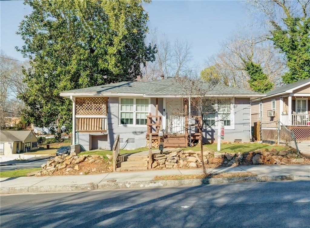 Calling all INVESTORS! Strategically located in close proximity to Atlanta Beltline, Pittsburg Yards, major highways and public transportation, this up/down duplex on University Avenue offers a practical yet spacious layout with three bedrooms and two bathrooms on
the upper unit and a one bedroom and one bathroom on the bottom unit. Both units were renovated a few years ago and have good standing, current tenants in place. The bottom-level unit tenant has signed a renewal for a one-year lease starting March 1st, 2025. The duplex nature of the home also opens the door to incredible investment opportunities where one (or both) of the units could be used to
generate income from tenants, and one can be owner-occupied in the near future. The seller rents the upstairs unit for $1850 a month and the bottom unit for $1,050 a month, a total of $2900 a month. Both tenants have renewed their leases with rent increases for one year
each, lease expires on March 1st, 2026. Considerate & kind tenants who are extremely stable with on-time rental payment history. This fantastic & hassle-free investment opportunity in the heart of Atlanta offers profitable returns and a high cap rate for a savvy investor's
portfolio.
