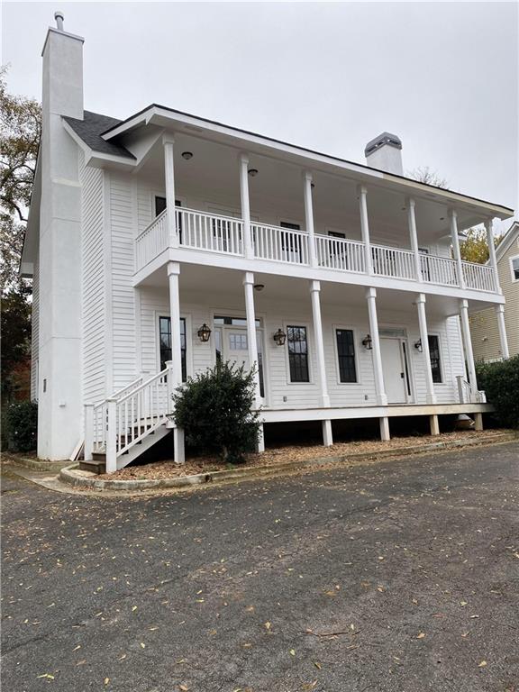 This beautifully designed townhome is perfectly located just off Roswell Square, within walking distance to Historic Roswell, Canton Street, and the scenic Vickery Creek Walking Trail. Enjoy modern architecture, stylish interior finishes, and an open, inviting layout that’s perfect for entertaining. Private, off-street parking provides convenience in this vibrant area