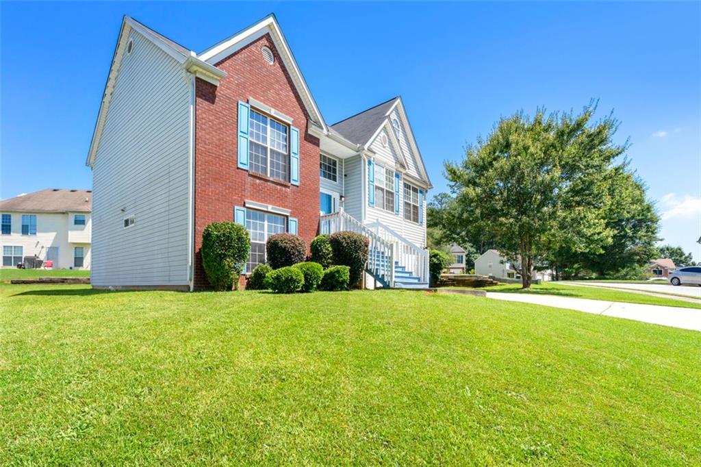 1241 CREEKVIEW Circle
