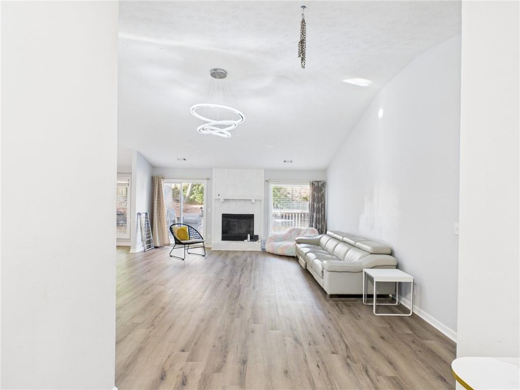 4060 Brooks Bridge Crossing