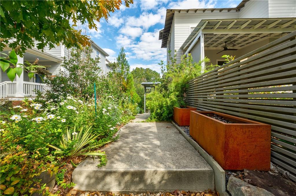 1092 Kirkwood Avenue SE