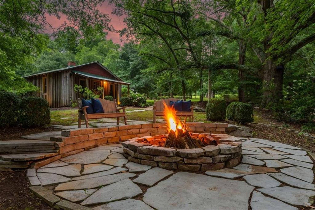 565 Owens Gin Road NE