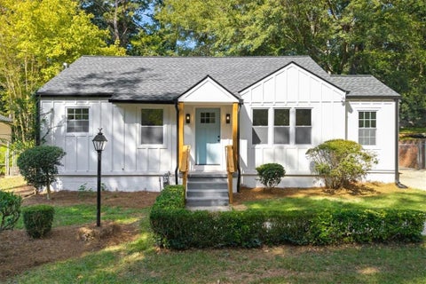 Homes For Sale - 1105 Edgefield Drive<br/> Atlanta, GA 30310