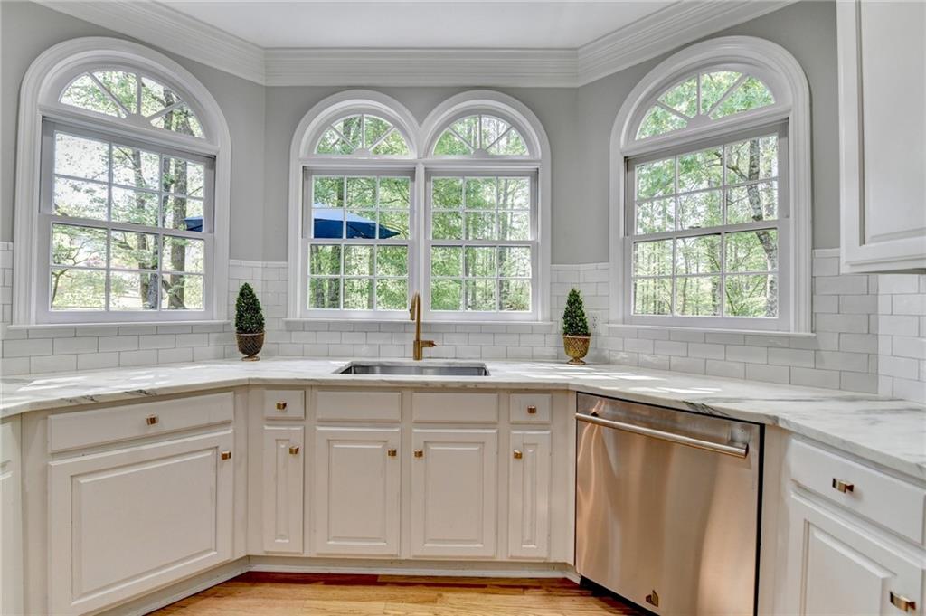 5315 Laithbank Lane, Johns Creek, Georgia image 6