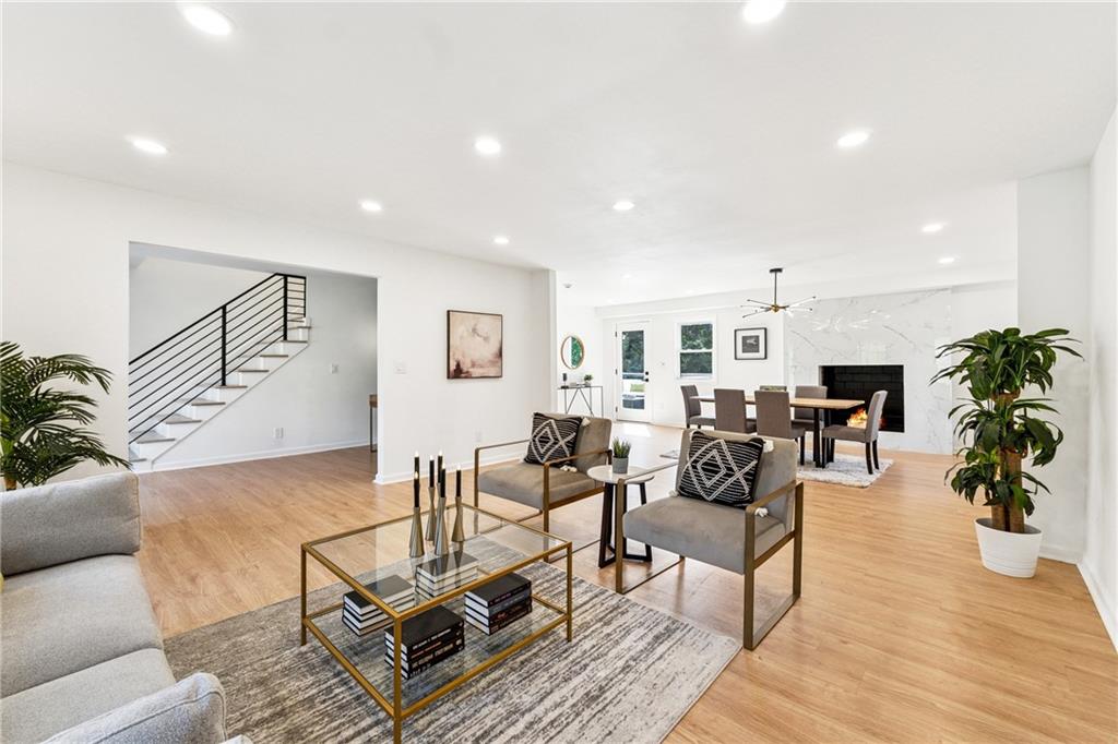 4567 Amberly Court