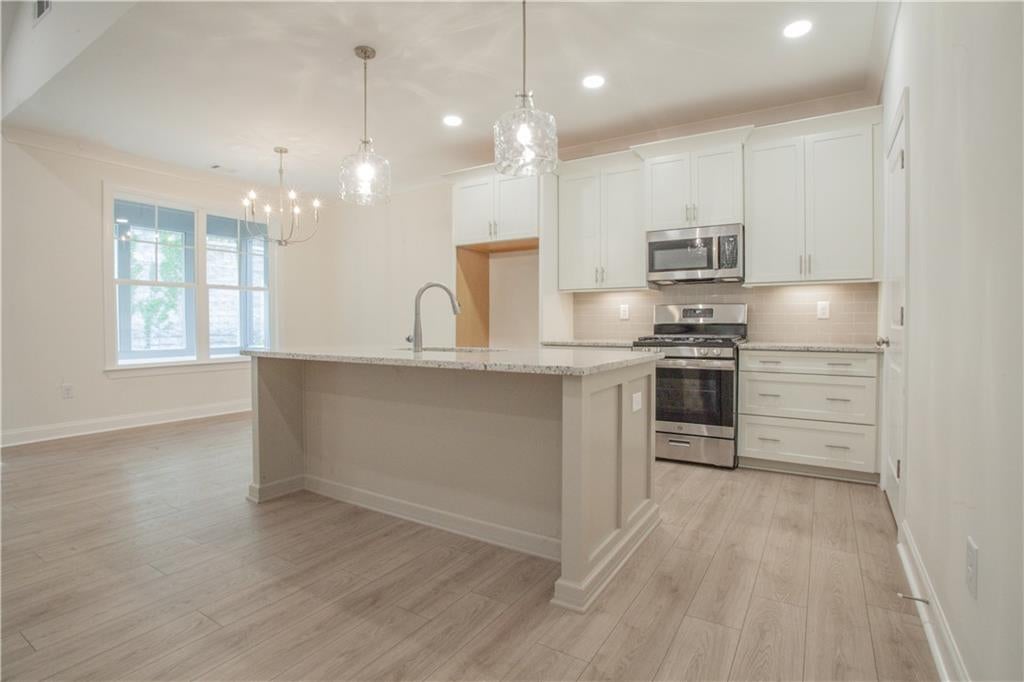 390 Maple View
