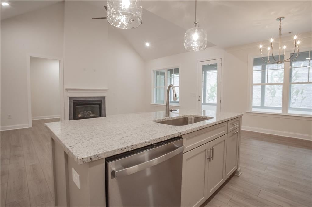 390 Maple View
