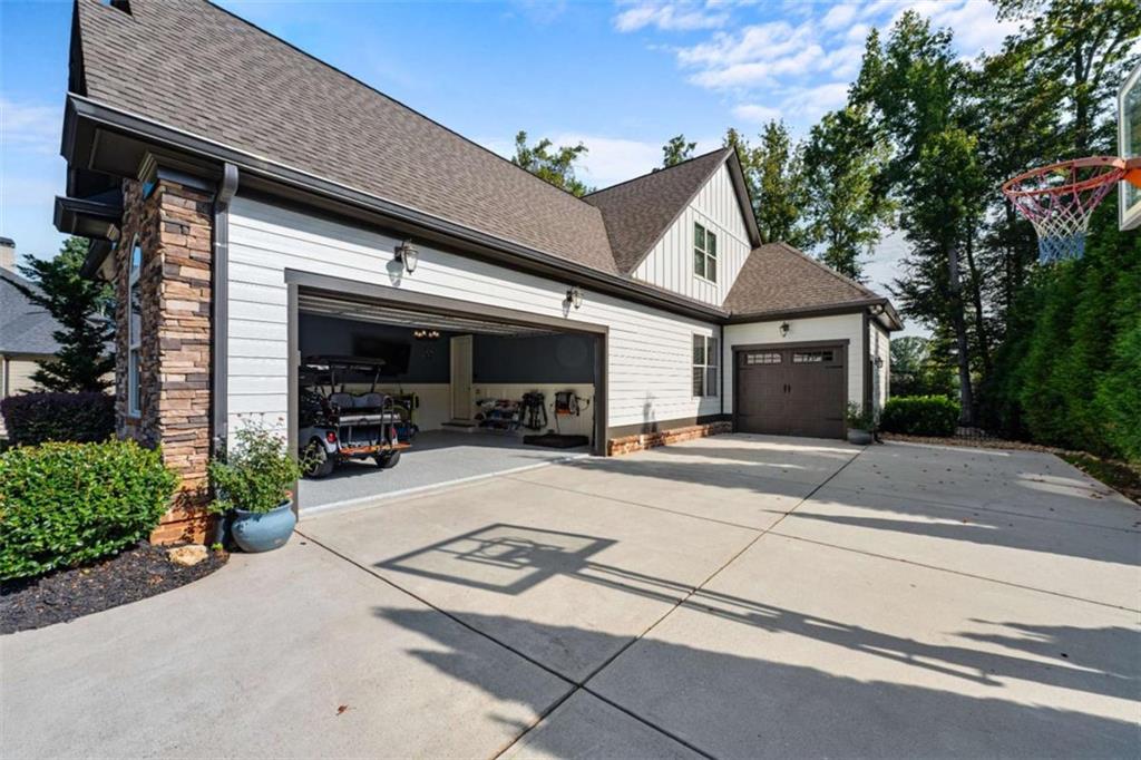 1012 Laurel Cove