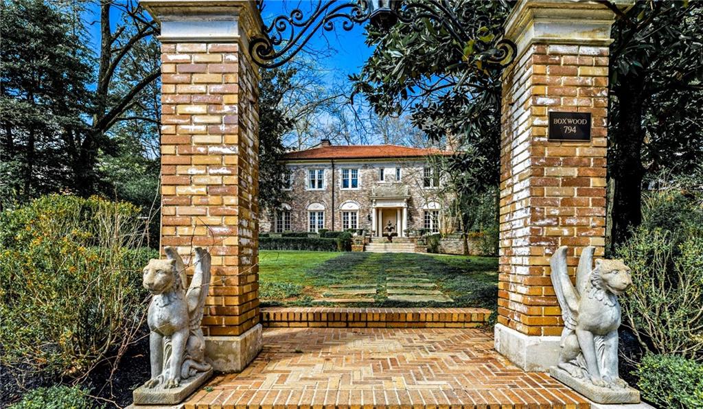 794 Springdale Road NE