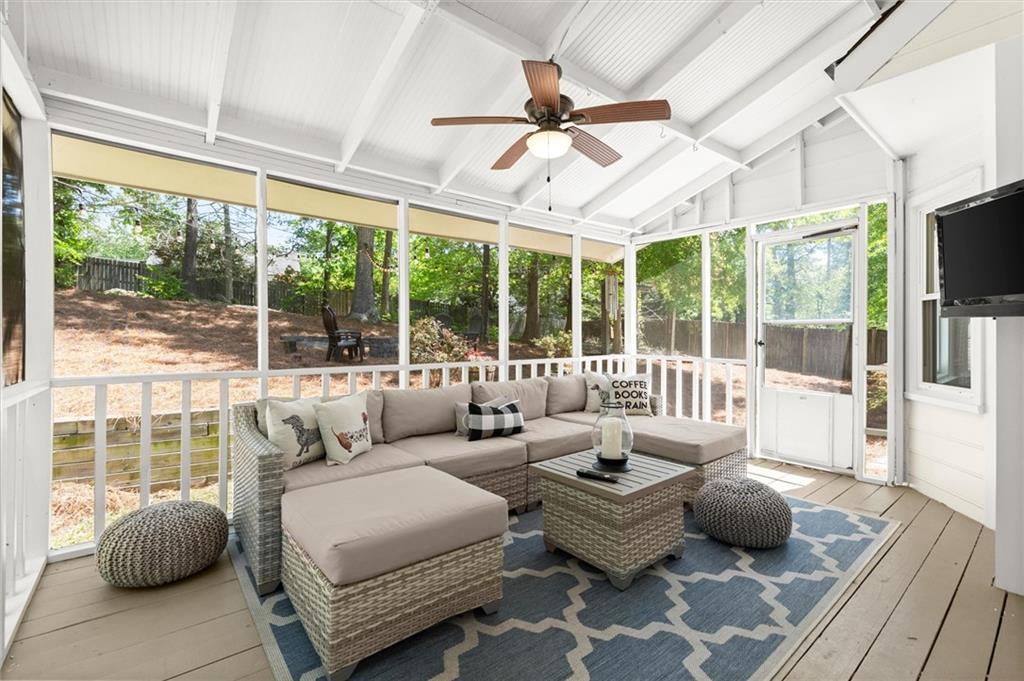 2124 Hawthorne Point