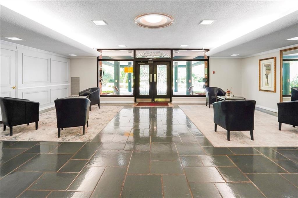Slaton Manor - Residential