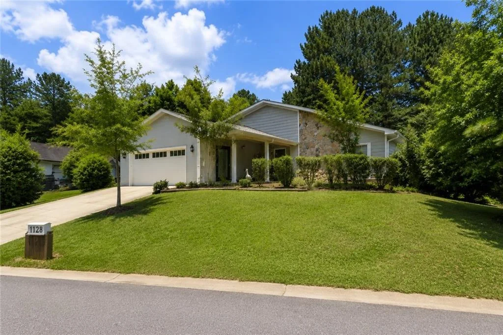 1128 Hillcrest Court