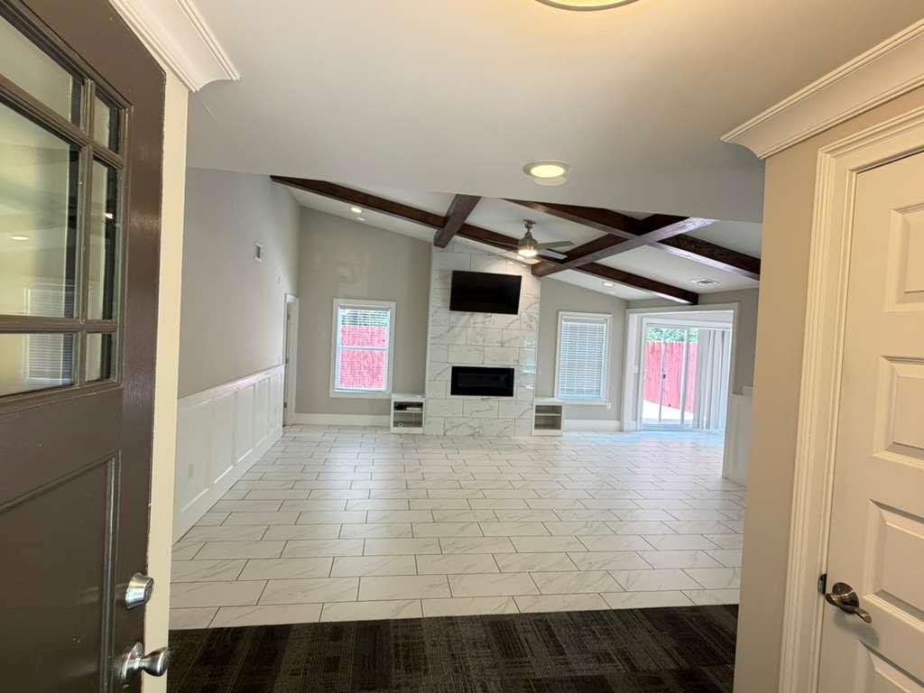 1128 Hillcrest Court