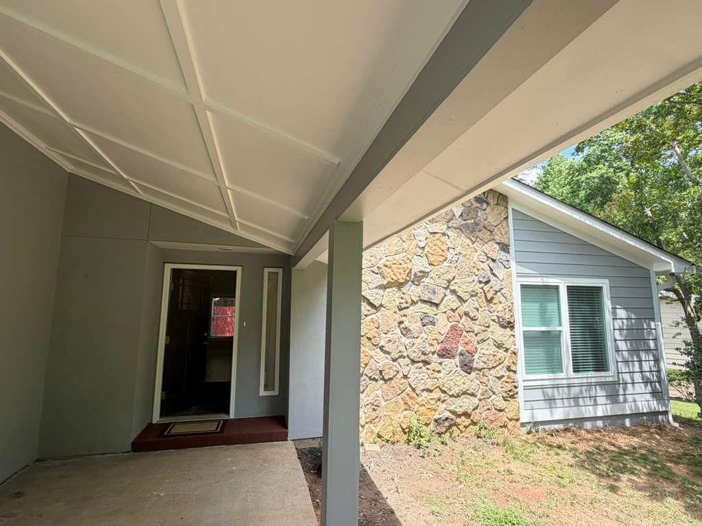 1128 Hillcrest Court