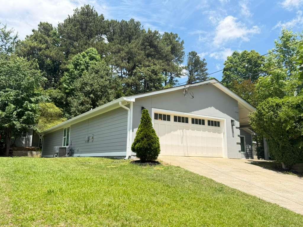 1128 Hillcrest Court