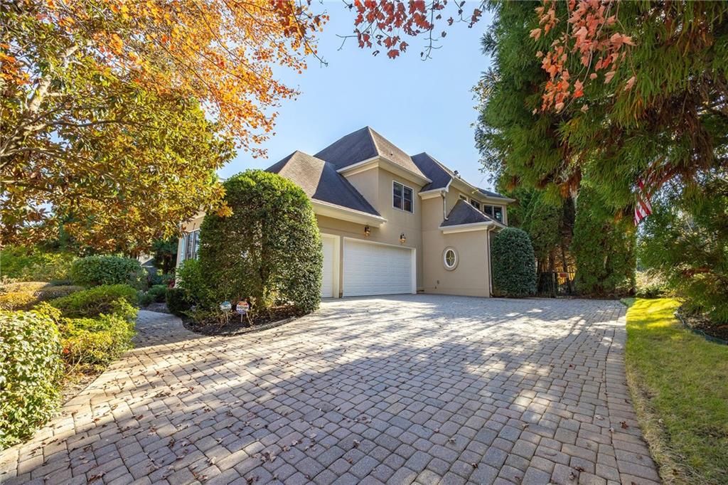 St Lyonn - Residential