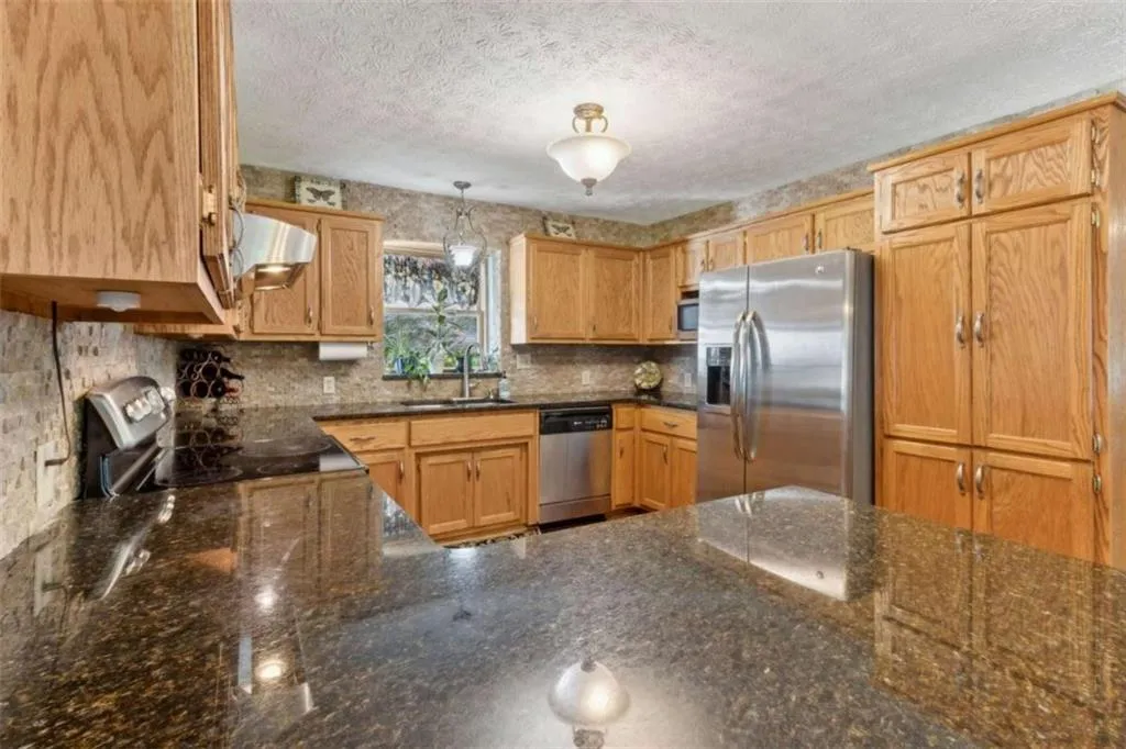 Dacula, Georgia 30019, United States, 4 Bedrooms Bedrooms, ,4 BathroomsBathrooms,Residential,Pending,123950