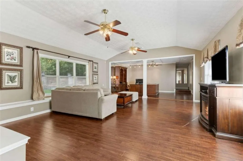 Dacula, Georgia 30019, United States, 4 Bedrooms Bedrooms, ,4 BathroomsBathrooms,Residential,Pending,123950