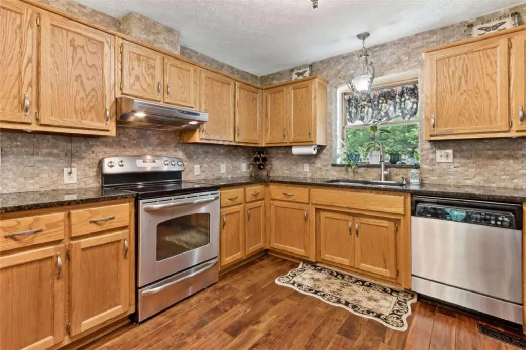 Dacula, Georgia 30019, United States, 4 Bedrooms Bedrooms, ,4 BathroomsBathrooms,Residential,Pending,123950