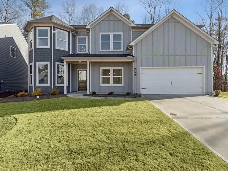 Welcome to this beautiful 5 bedroom, 3 bathroom home in the Fox Creek neighborhood. With its open layout and over 3,000 sq. ft. of living space, this property is perfect for families needing extra room to spread out.
The main level features a bright and open kitchen with plenty of cabinet space, a large family room, and a guest bedroom with a full bath. Upstairs, the oversized primary suite offers a private bath and walk-in closet, while three additional upstairs bedrooms provide flexibility for family, guests, or a home office.
Outside, enjoy a private backyard with patio space, great for entertaining or relaxing evenings.
Key Features:
5 Bedrooms, 3 Bathrooms
Open floor plan with lots of natural light
Guest bedroom & full bath on main level
Oversized primary suite with walk-in closet
Private backyard & patio
Washer/dryer connections
Convenient to I-85, shopping, dining & schools
This home is move-in ready and located in a great community schedule your showing today!
Min 12 months lease