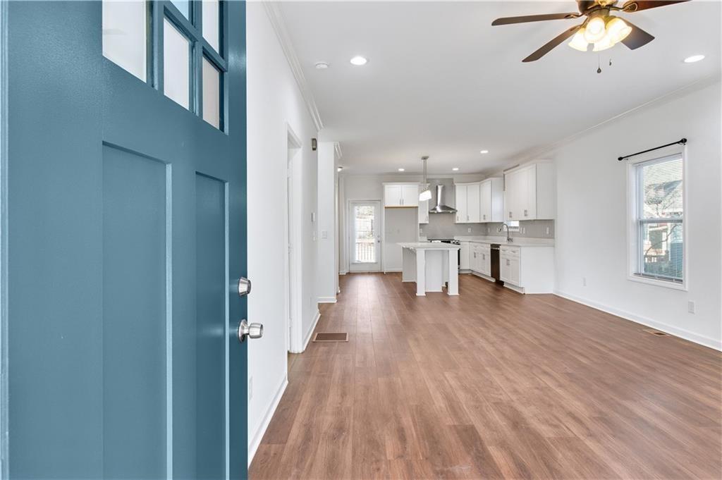 1986 Memorial Drive SE