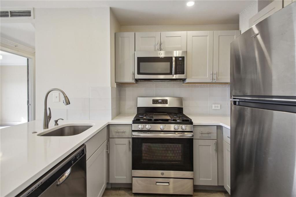 2285 Peachtree Road NE