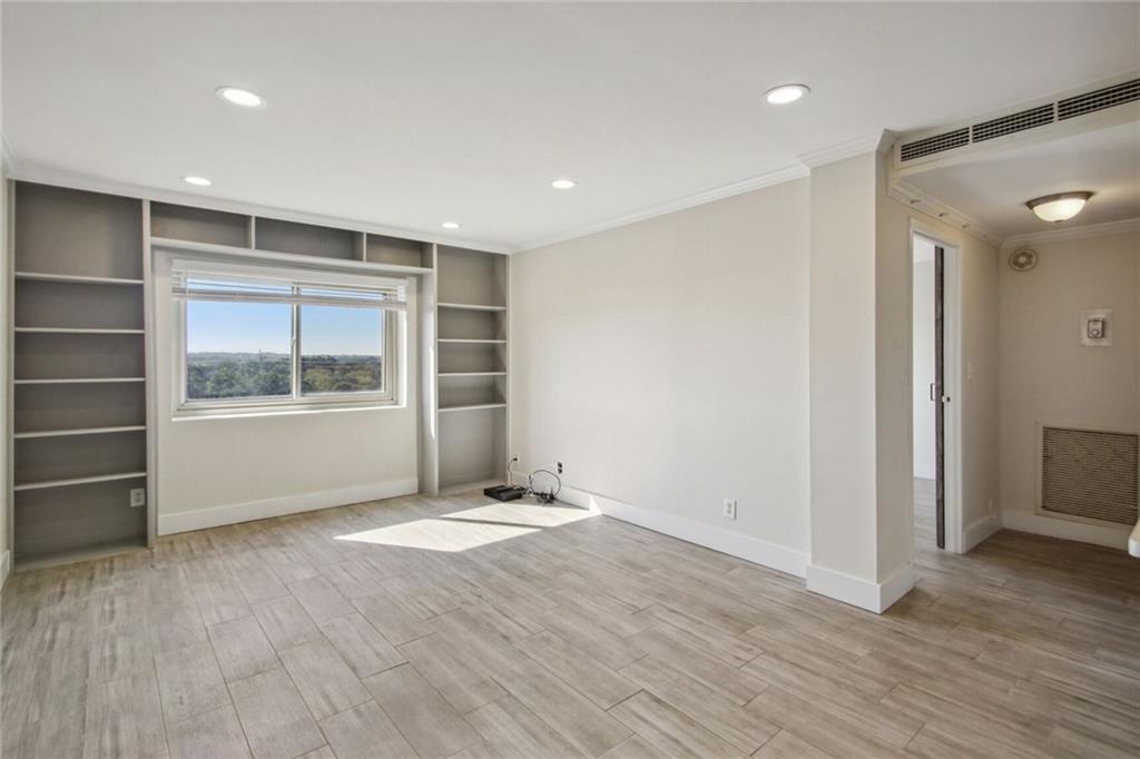 2285 Peachtree Road NE