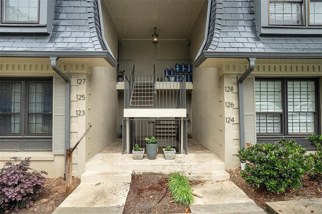 123 Maison Place NW