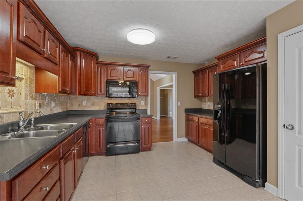 8885 Camp Tree Court, Winston, Georgia image 30