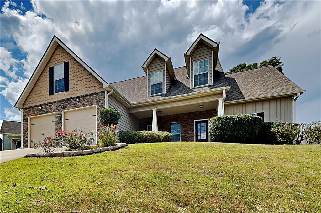 Charming 4 bed, 3 bath, 2,122 sqft home in Dallas! Open kitchen concept with updated counters and a spacious living room. Primary suite with attached bathroom. Spacious backyard, great for gatherings! Pets accepted on a case by case basis. Additional admin fees apply. The Fireplace is decorative. Schedule your showing today! This home is as-is.
This home may be located within a Homeowners Association (HOA) community. If so, residents will be responsible for adhering to all HOA rules and regulations. Please contact your agent or landlord's agent for more information.