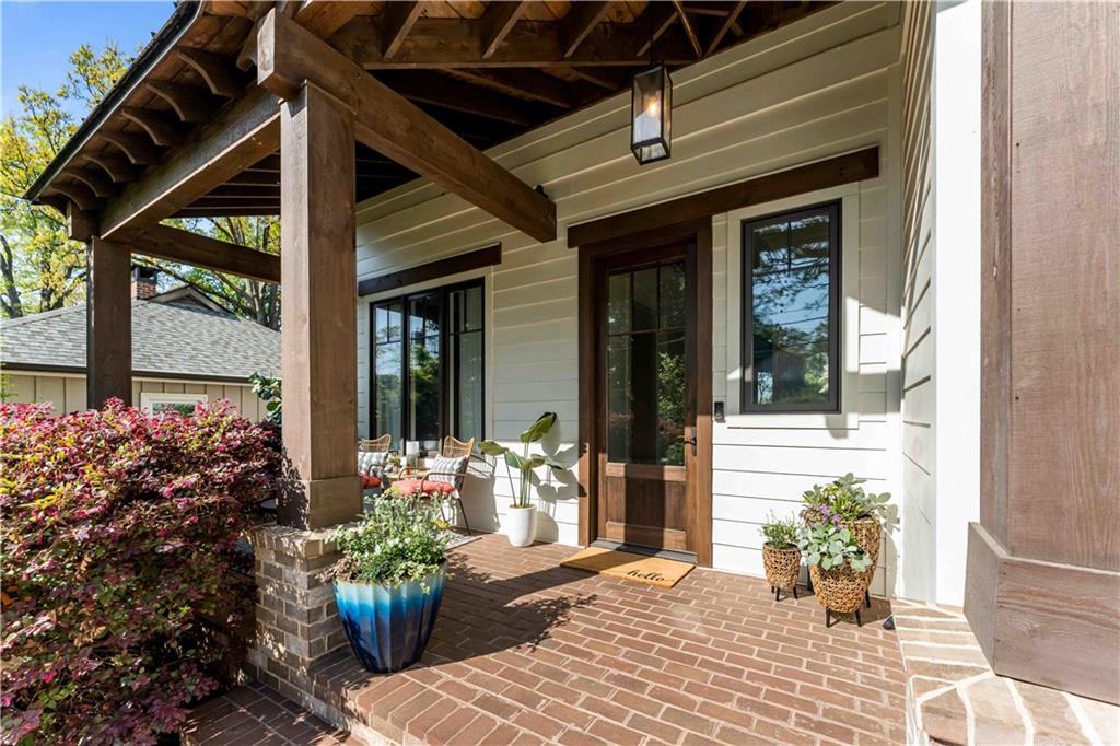 571 Glenwood Place SE