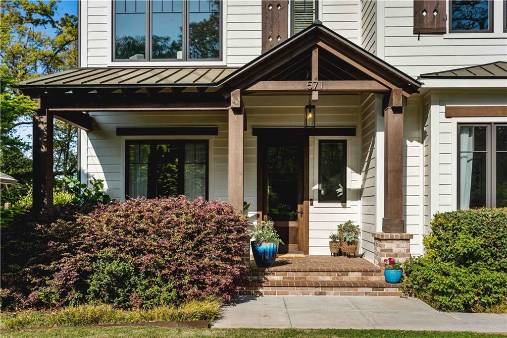 571 Glenwood Place SE