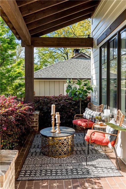 571 Glenwood Place SE