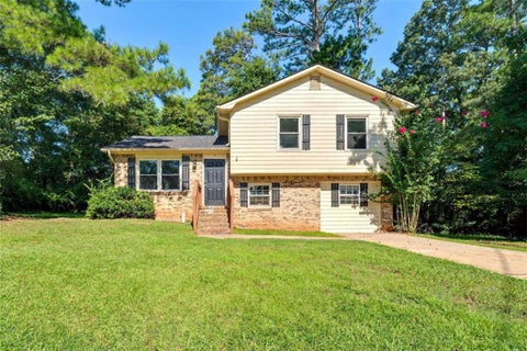 Homes For Sale - 576 Dove Tail Court<br/> Conyers, GA 30013