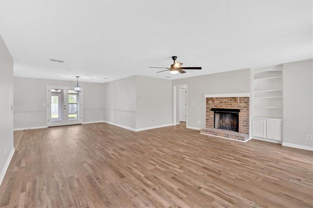 8 SAGEWOOD Drive NW