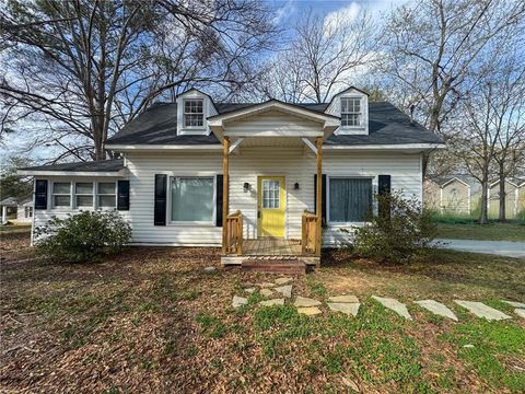 Homes For Sale - 806 Fairview Road<br/> Rockmart, GA 30153