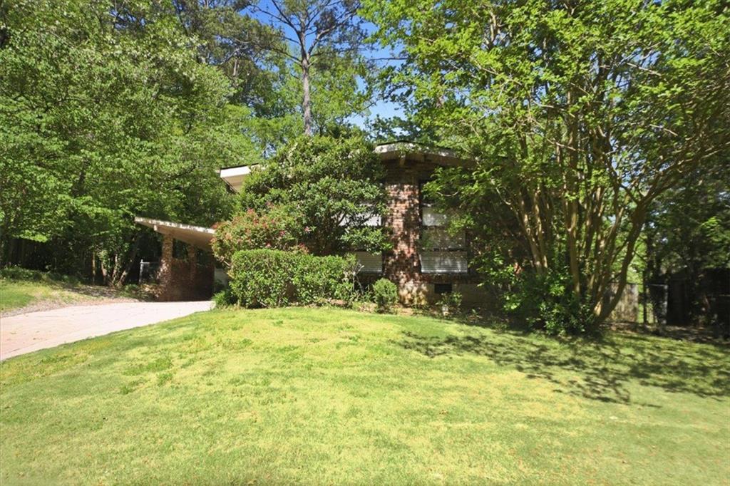 2432 Woodacres Road NE