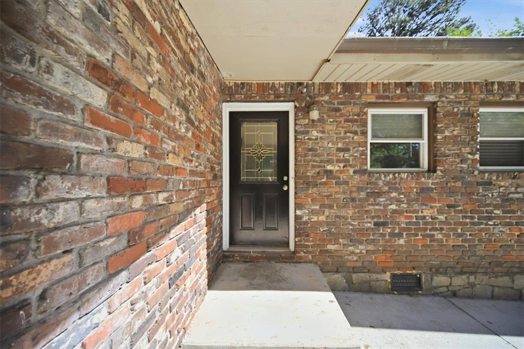 2432 Woodacres Road NE