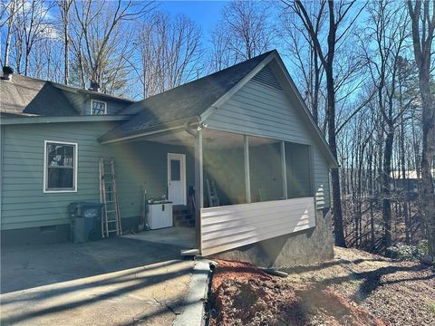 A home in Dahlonega