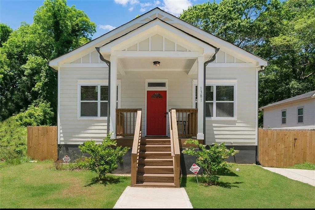 Welcome to this stunning newer construction nestled in the heart of Chosewood Park—one of Atlanta's most vibrant and rapidly growing neighborhoods. Just steps away from the Southside BeltLine Trail, this thoughtfully designed home blends modern elegance with everyday functionality.
Inside, you'll find an inviting open-concept floorplan that flows seamlessly from the bright and airy living room into the chef’s kitchen, featuring sleek stone countertops and ample cabinetry perfect for entertaining or daily living. Rich hardwood floors span the main living areas, while plush carpet adds cozy comfort in the bedrooms.
Retreat to the oversized primary suite, complete with a spa-inspired bathroom offering a double vanity, garden soaking tub, and separate walk-in shower—your personal sanctuary after a long day.
Step outside to your fully fenced private backyard oasis, where a spacious wrap-around deck provides the perfect setting for morning coffee, evening gatherings, or weekend barbecues.
This home checks all the boxes for location, lifestyle, and luxury.