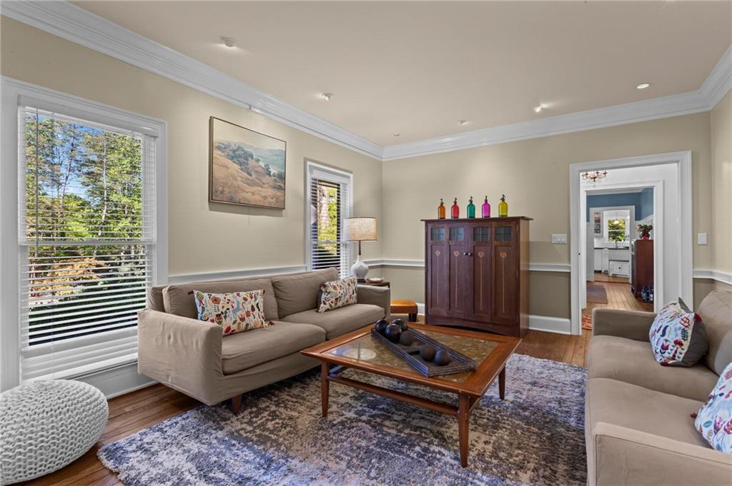 104 Lakeshore Circle NE