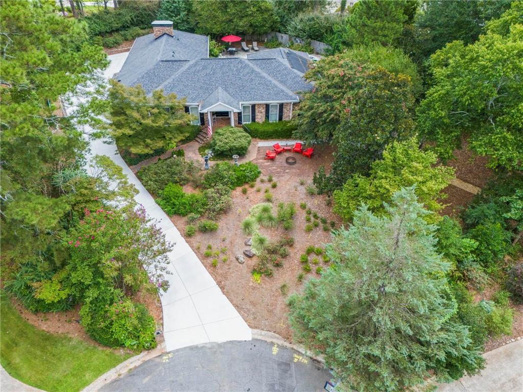 104 Lakeshore Circle NE