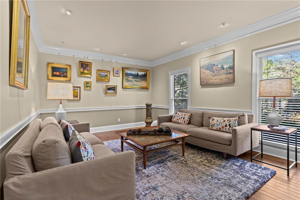 104 Lakeshore Circle NE