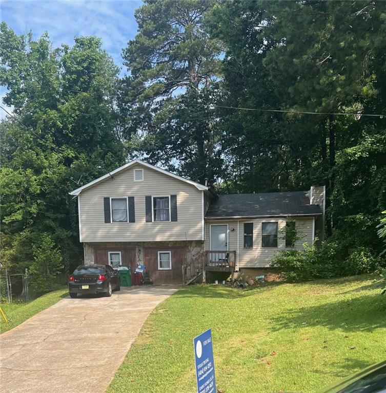 Great Investment Opportunity – 3 Bed / 2 Bath Home!
Looking for the perfect rental property or starter home. This 3-bedroom, 2-bathroom house offers incredible investment potential. With a spacious floor plan, functional layout, and plenty of natural light.