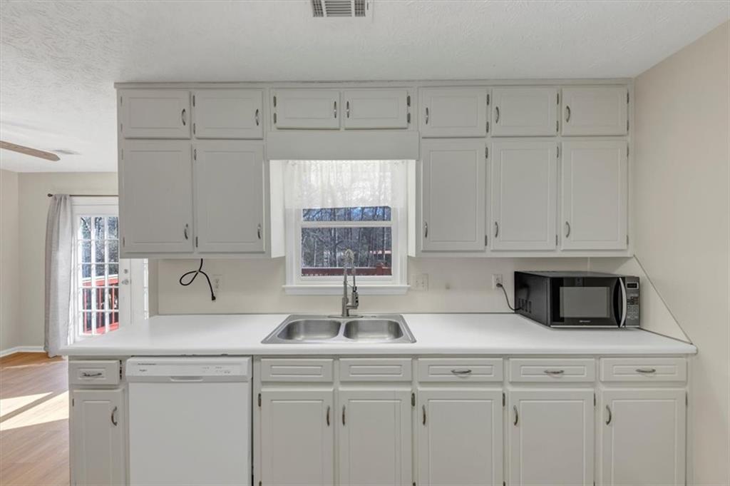 742 Wilkes Drive, Loganville, Georgia image 8