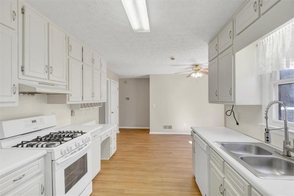 742 Wilkes Drive, Loganville, Georgia image 6